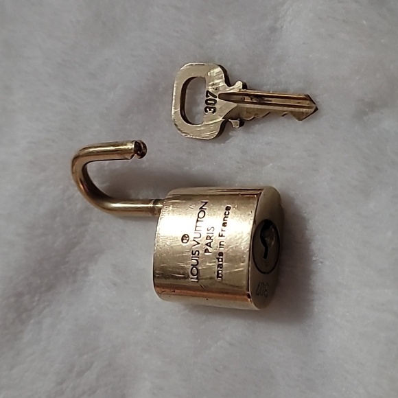 Authentic Louis Vuitton Lock and Key set - Picture 3 of 3